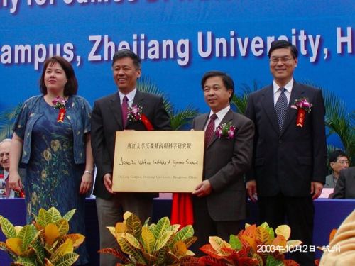 中国特色精准医疗路在何方？ 从生命科学泰斗沃森三次访华说起