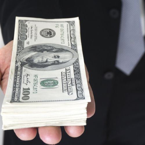 这是全球收入最高药企CEO们的工资单！AZ、辉瑞、BMS、安进集体垫底