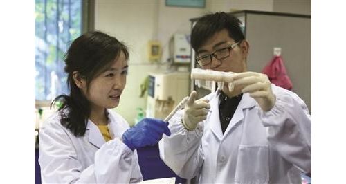 大学生发明摘得大奖 一滴血，能筛查16种早期癌症